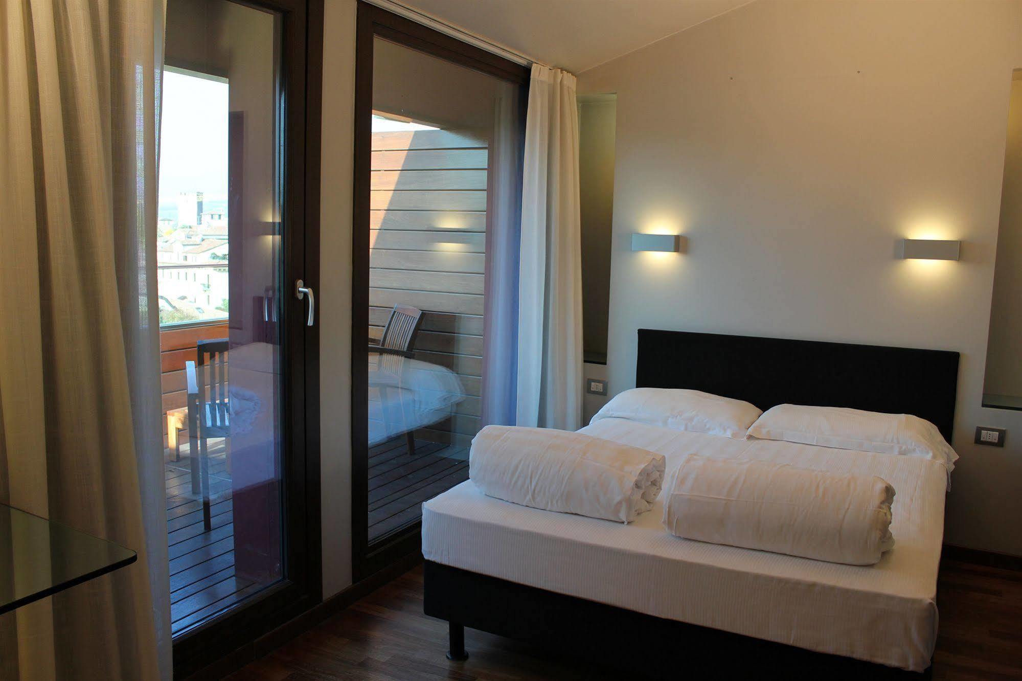 Hotel Verona Ngoại thất bức ảnh